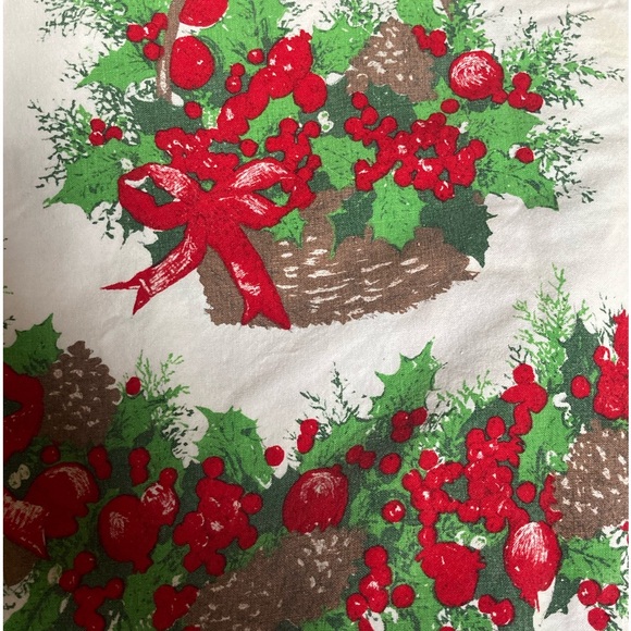Vintage Christmas tablecloth 75“ x 49“ EUC baskets and garlands use or up cycle - Picture 7 of 8